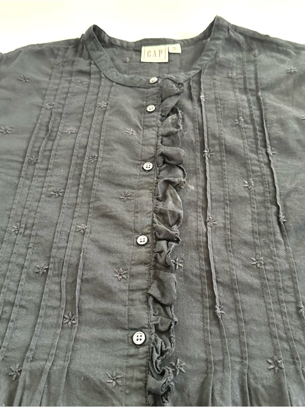 GAP Embroidered Ruffle Pintuck Shirt in Black | XL | GUC - Picture 6 of 9